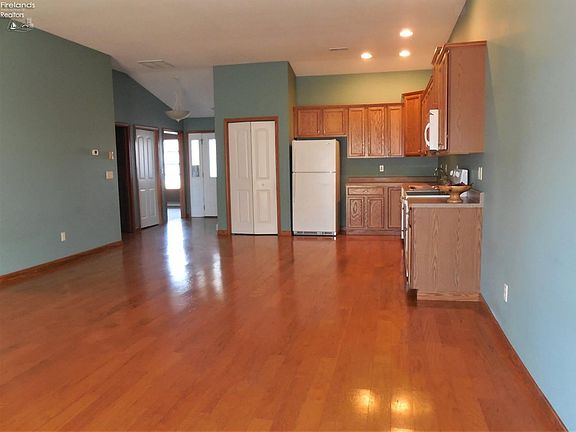 3rd image of 102 Kaylee Dr