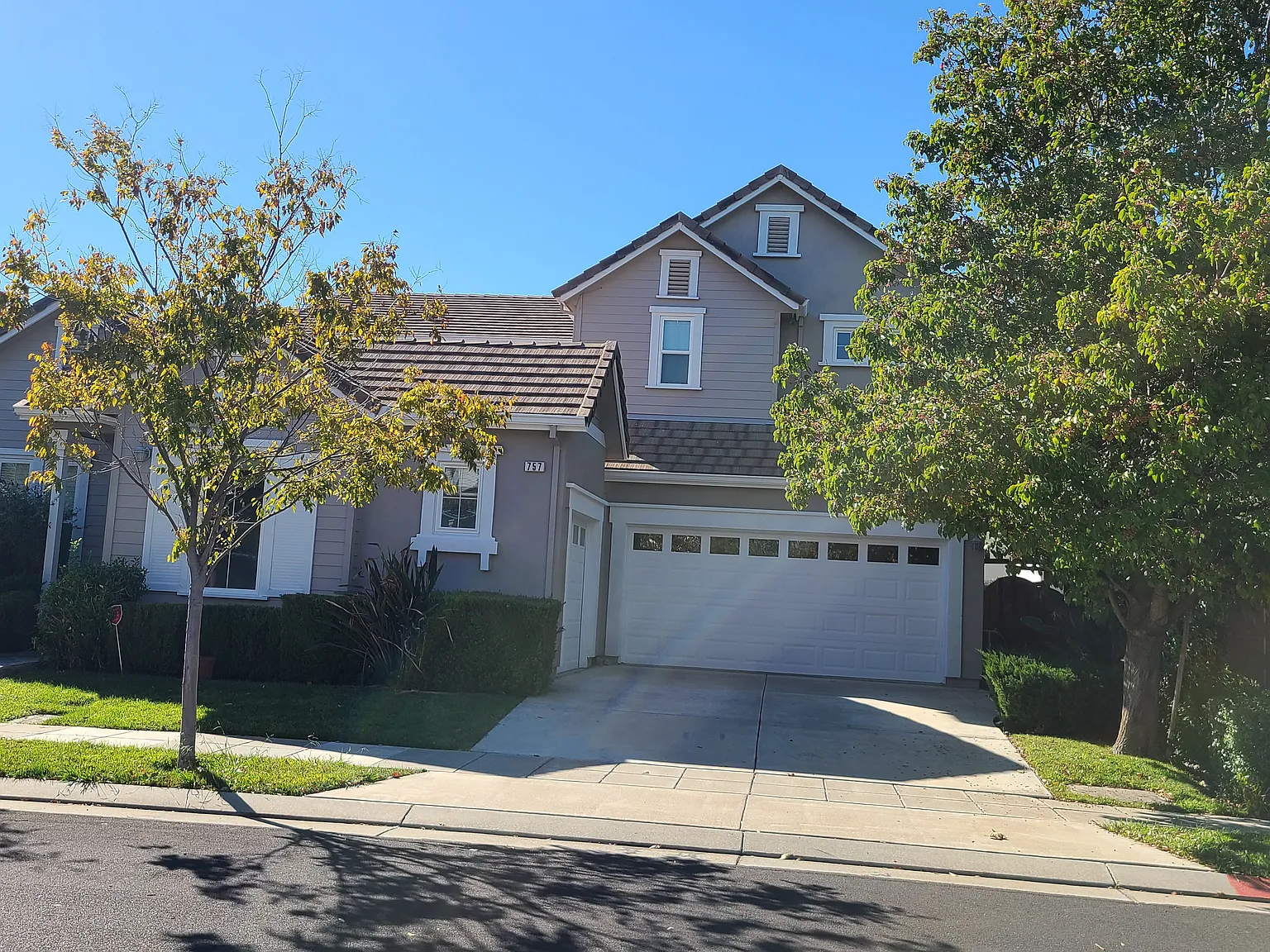 4 bed, 3.5 bath, 3160 sqft, $3,400 — Photo 3