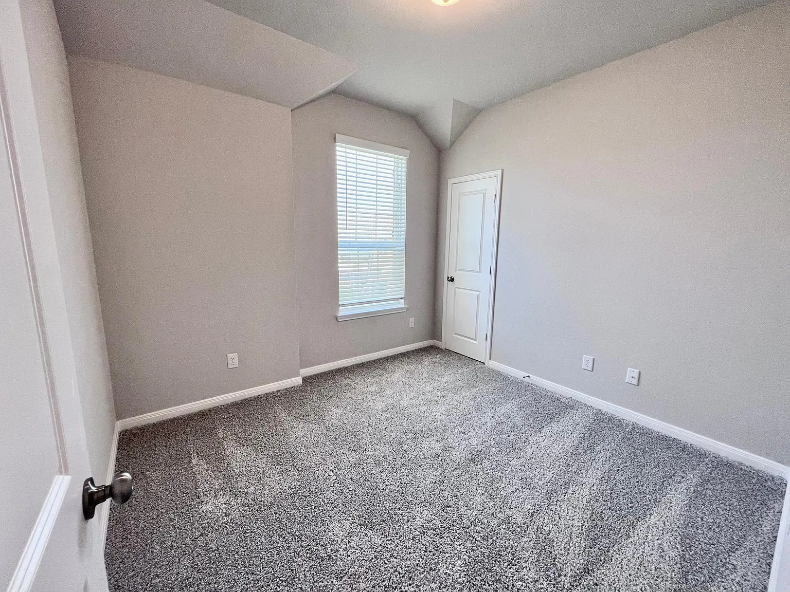 4 bed, 1639 sqft, $1,900 — Photo 4