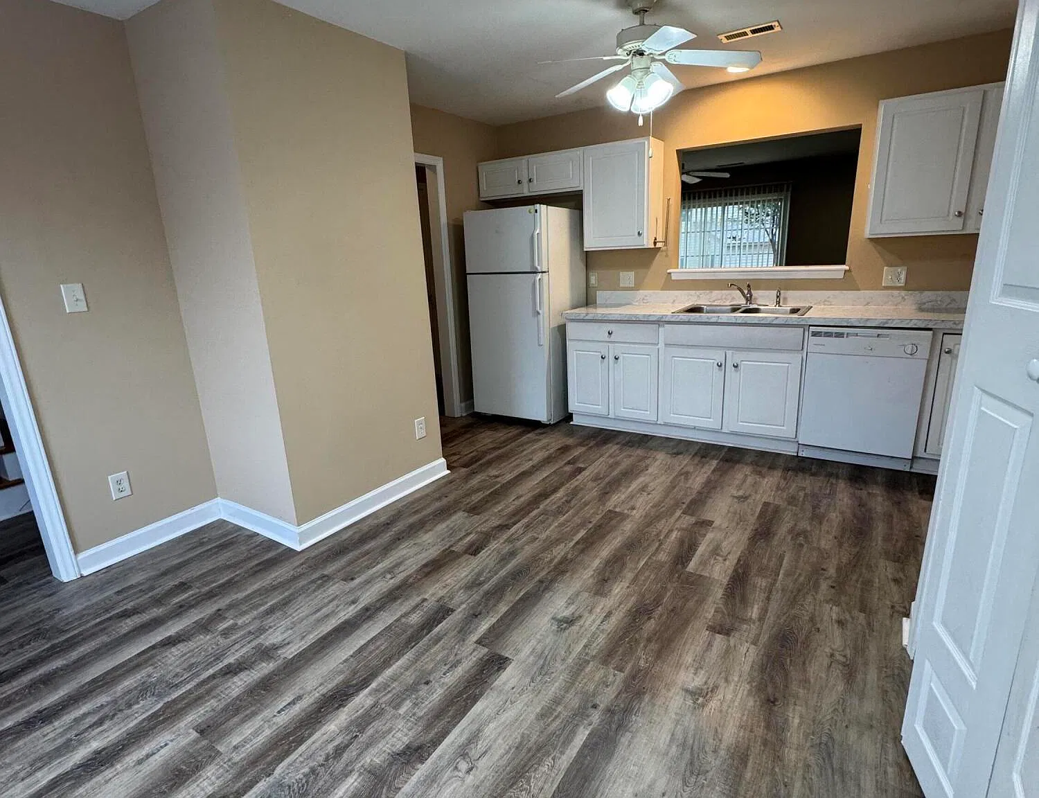 3 bed, 2.5 bath, $1,495 — Photo 4