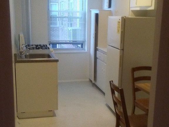 2nd image of 500 Grand St #B5b