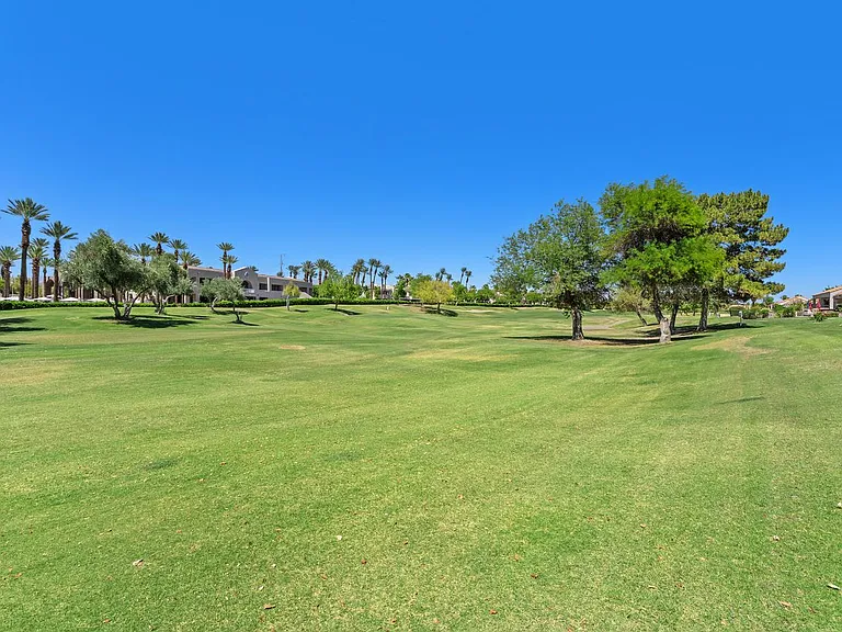 48 Pebble Beach Dr — Photo 36