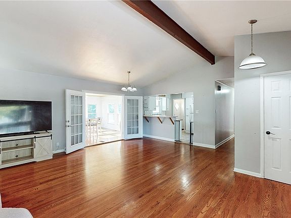 3rd image of 2313 Lynnwood Dr