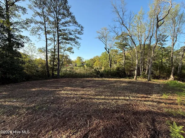 201 Willis Drive, Southport, NC 28461