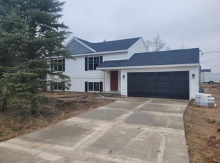 122 E Clark St, Grant, MI 49327