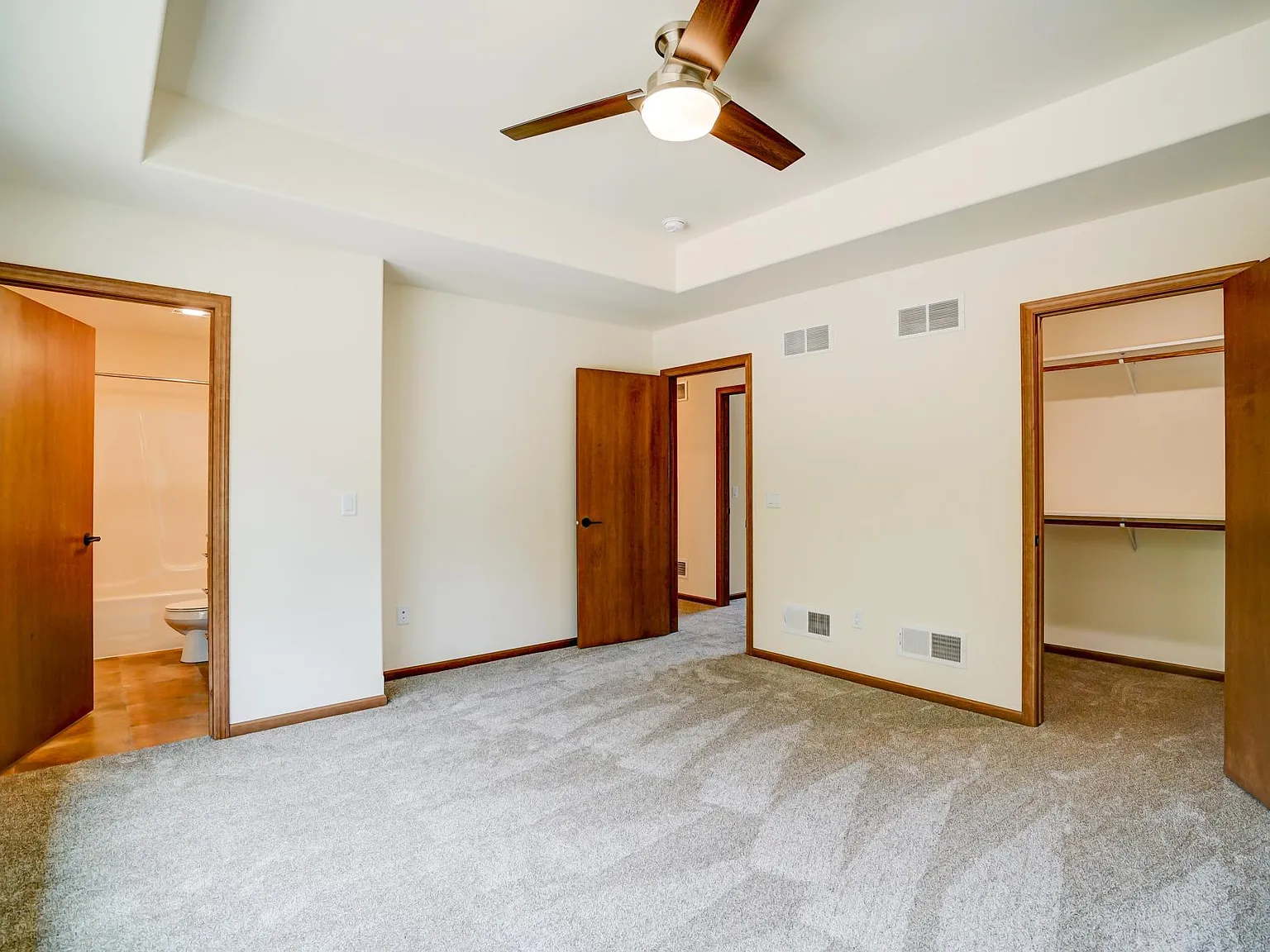 3 bed, 2000 sqft, $2,595 — Photo 4