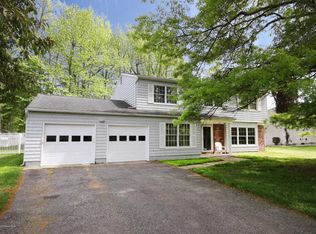 16 Blenheim Rd, Manalapan, NJ 07726