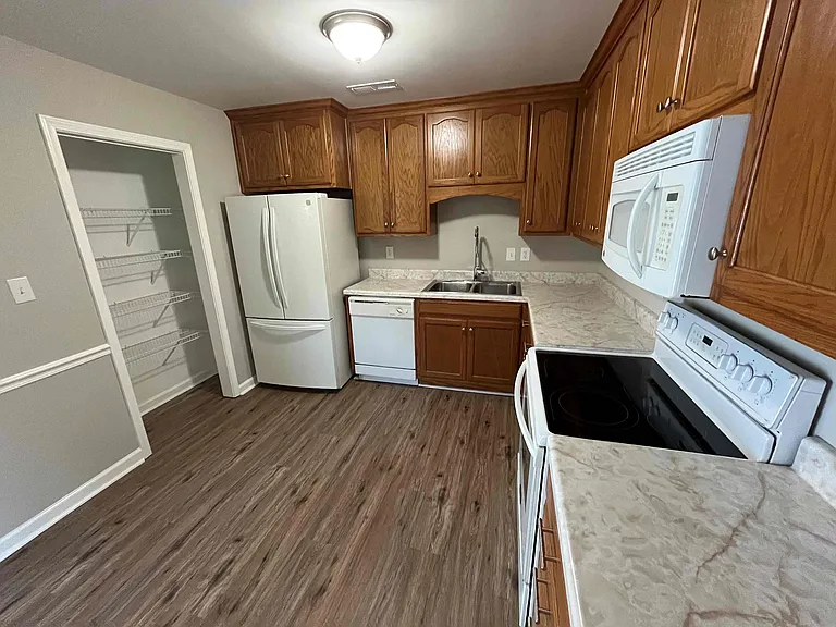 125 Greenwood Cir — Photo 3