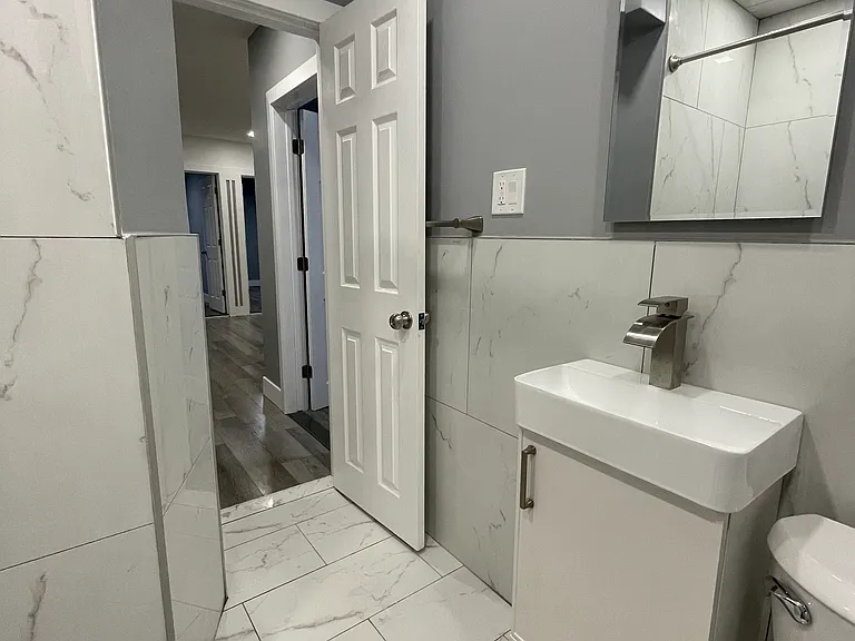 410 Port Richmond Ave — Photo 15