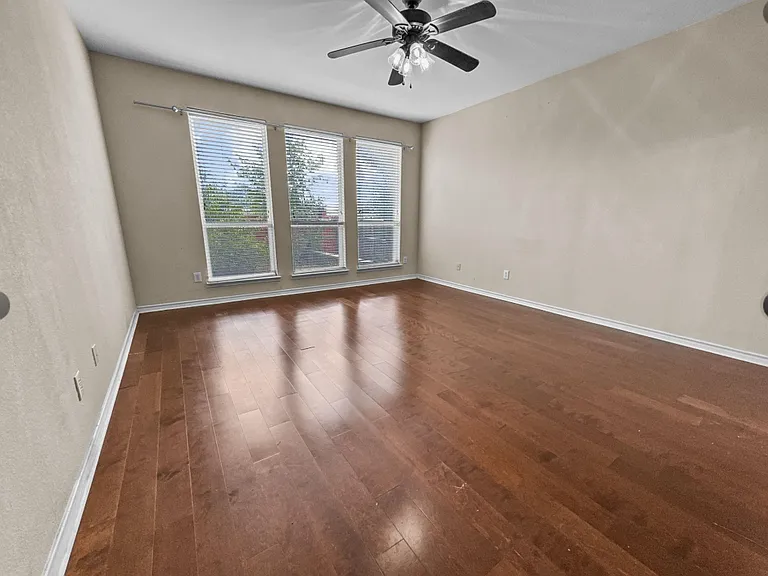 5530 Greensboro Dr — Photo 10