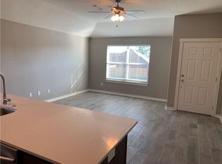 601 W Weymouth, Siloam Springs, AR 72761