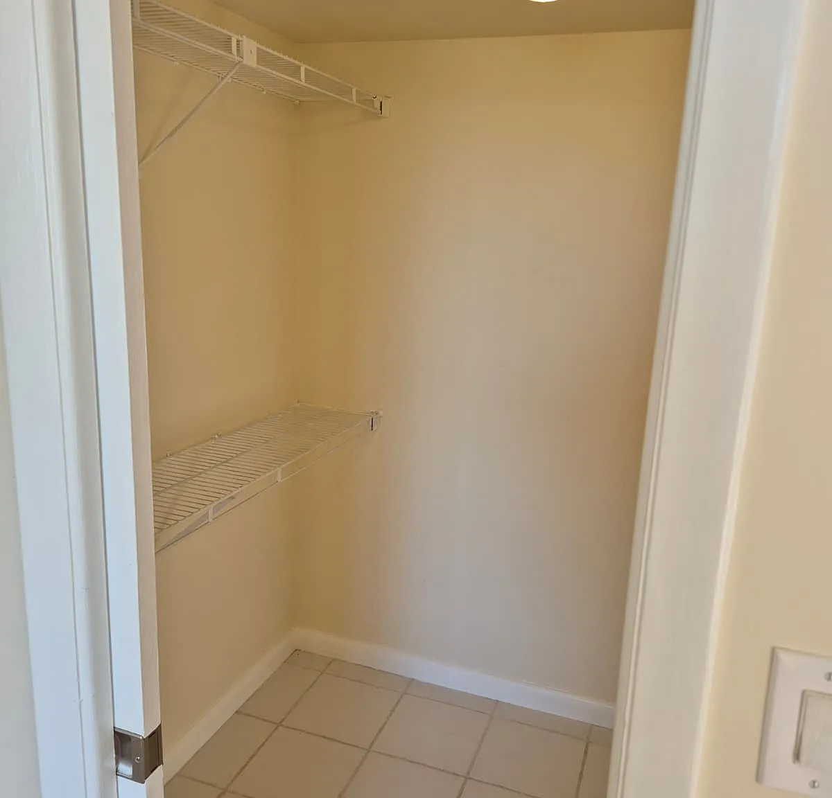 3 bed, 1225 sqft, $2,400 — Photo 4