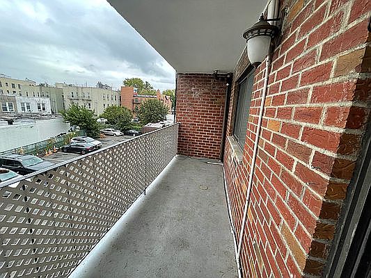 5th image of 34-22 Crescent St #6