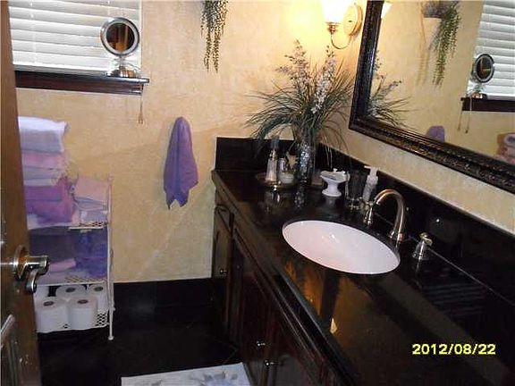 5th image of 11701 Victoria Pl