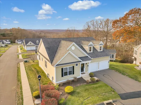90 Apple Gate #9, Southington, CT 06489
