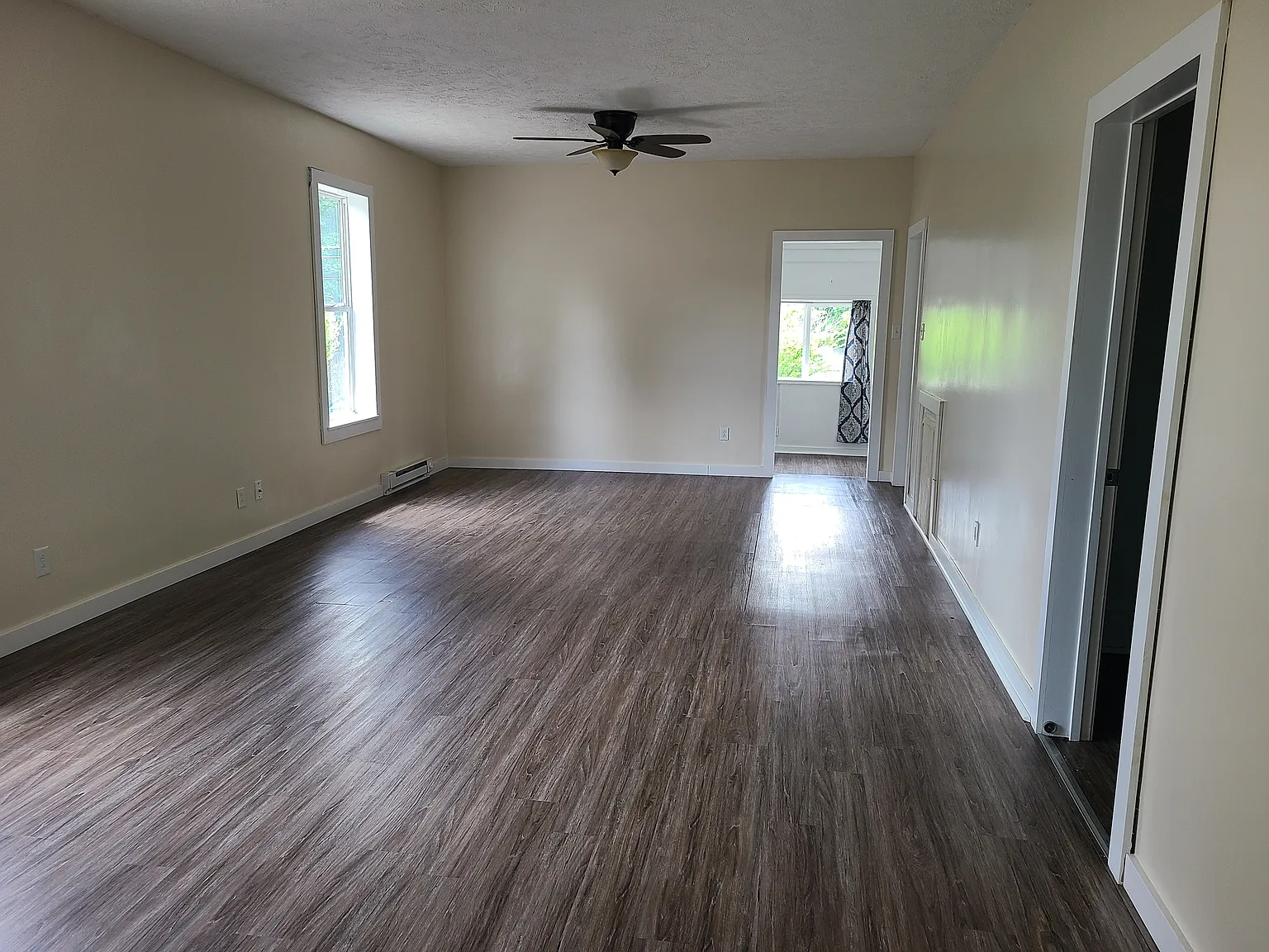 2 bed, 1100 sqft, $1,000 — Photo 2