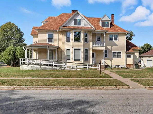 230 Kirkwood Blvd, Davenport, IA 52803