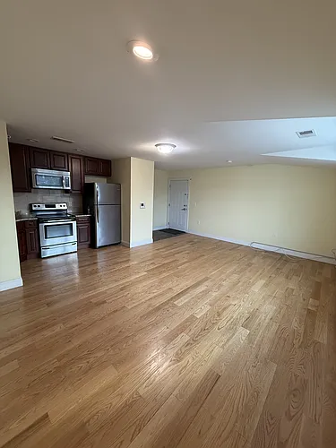 81 Lester St Photo 1