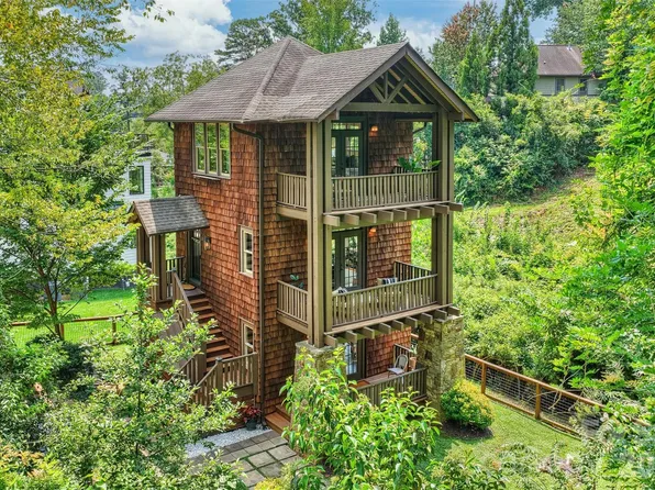 1611 Tippah Park Ct, Charlotte, NC 28205