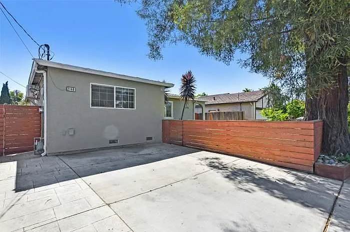 2140 Oakwood Dr #B — Photo 2