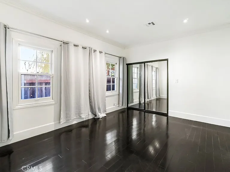 432 S Orange Dr — Photo 25