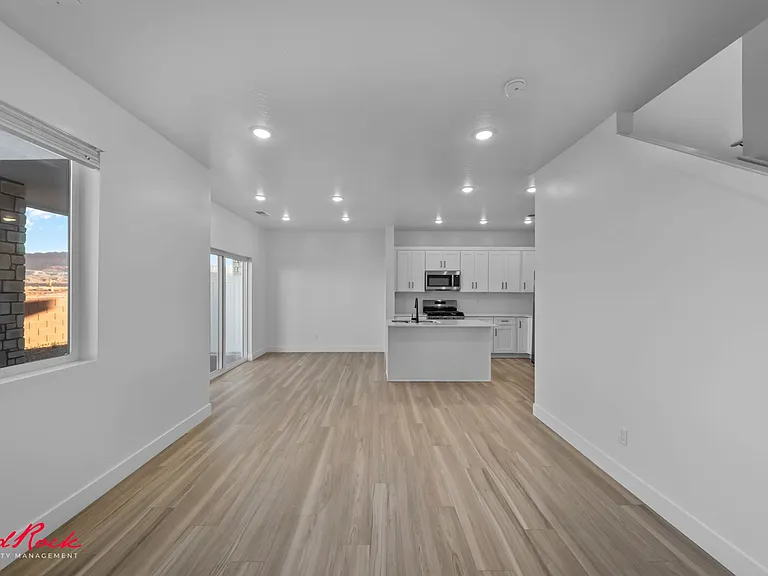 1037 E Malibu Ln — Photo 7