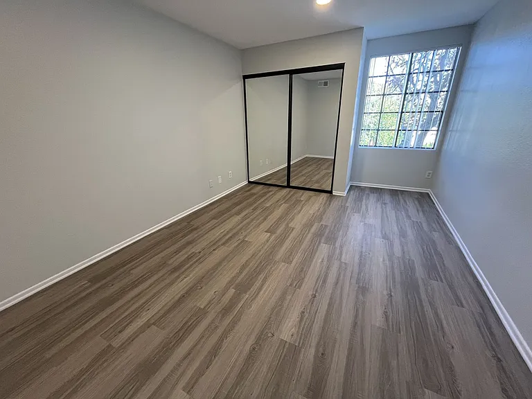 5235 Kester Ave — Photo 51