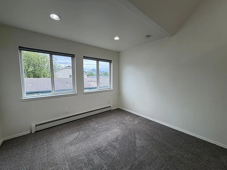 2323 E 68th Ave — Photo 12