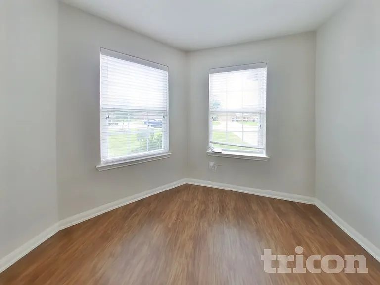 2321 Oyster Bay Ave — Photo 4