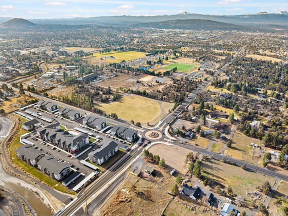 3rd image of 63210 Deschutes Market Rd
