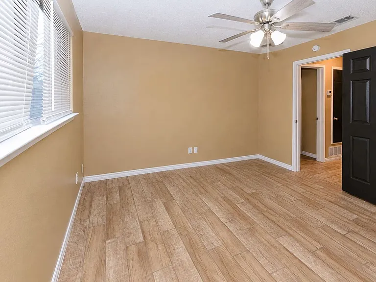 2213 Dickens Dr — Photo 14