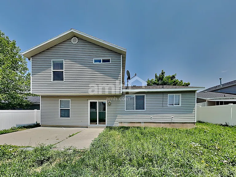 252 S 540 W — Photo 19