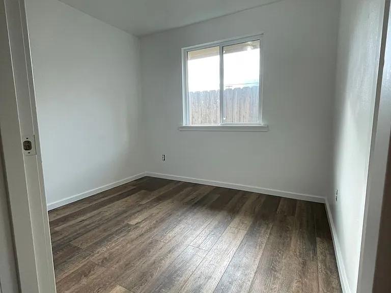 R215 Haven St — Photo 4