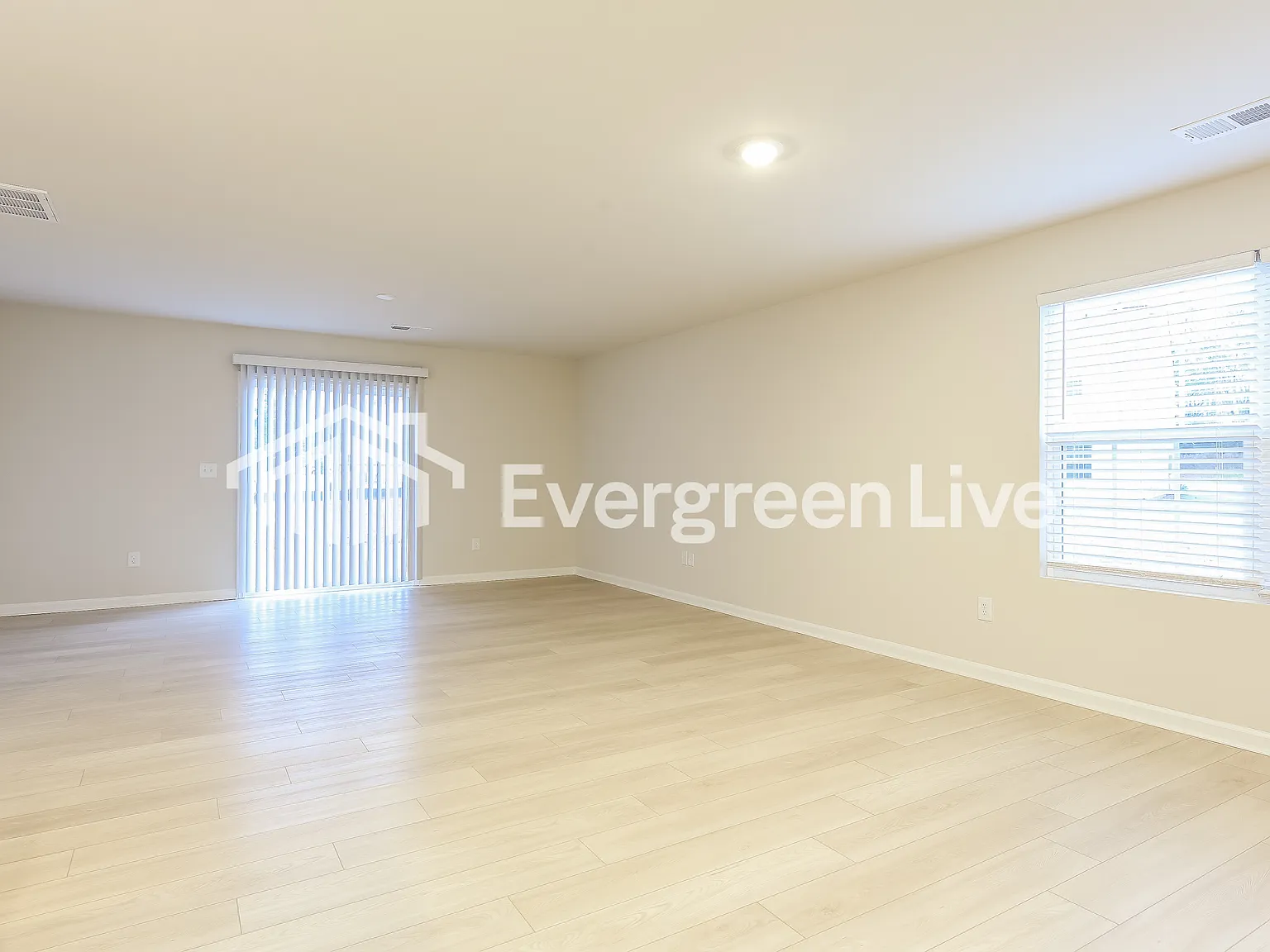 5 bed, 3.0 bath, 2578 sqft, $2,120 — Photo 4