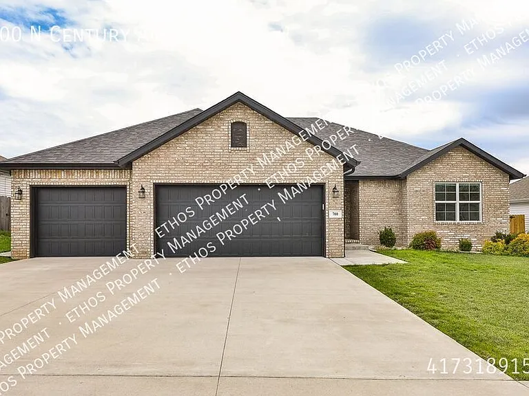 700 N Century Ave — Photo 1