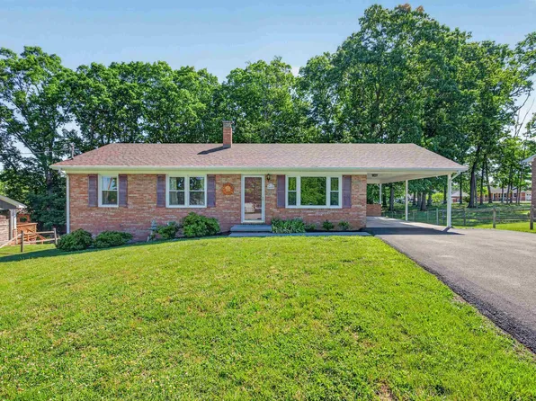 660 McDaniel Dr SE, Christiansburg, VA 24073