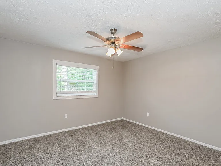 13403 Woodward Dr — Photo 8