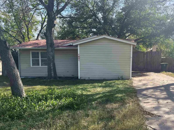 1801 W Commerce Street, San Saba, TX 76877