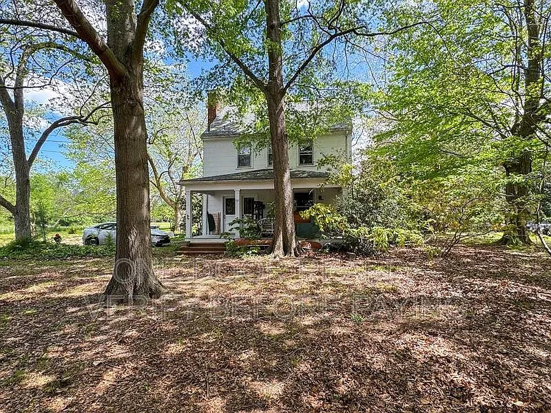 2 bed, 1.0 bath, 664 sqft, $2,100 — Photo 1