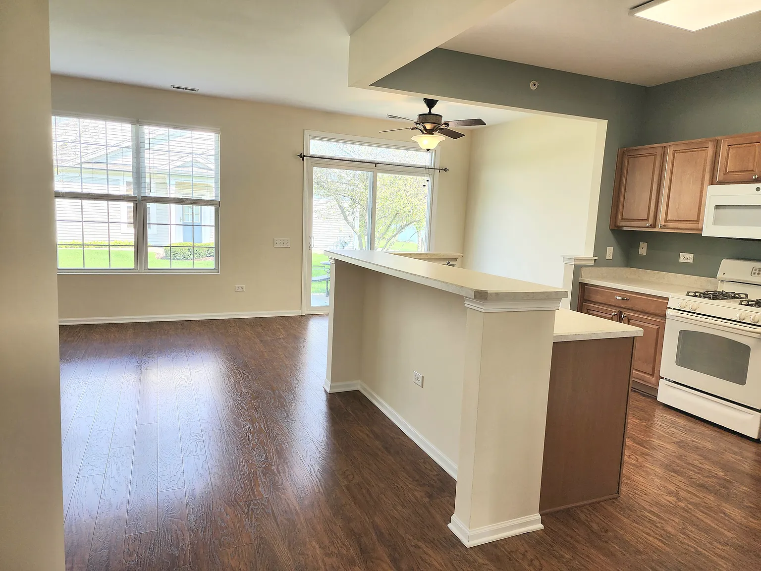 2 bed, 1152 sqft, $2,350 — Photo 3