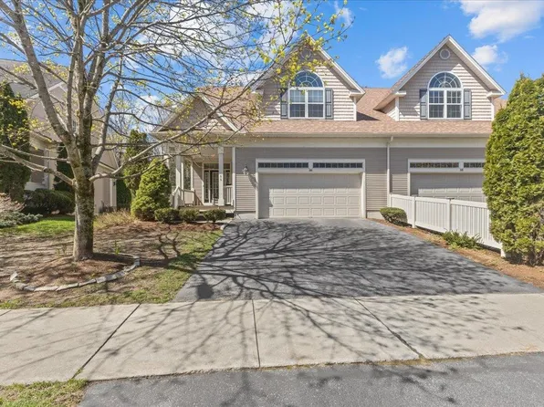 66 Dunbar Drive, Essex Junction, VT 05452