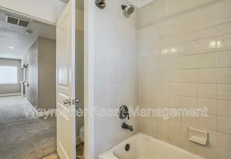 10904 Cascading Spring Cir — Photo 7