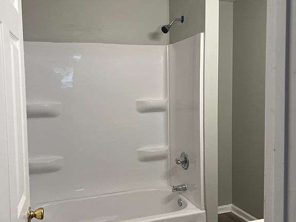 4th image of 647 S 27th St