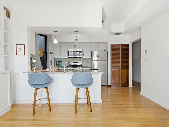 2nd image of 902 Willow Ave APT 7