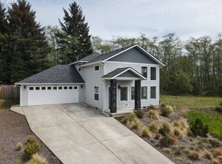 1555 Black Sands Way, Tillamook, OR 97141