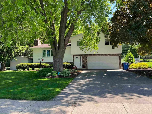 800 Miller Dr, Oregon, WI 53575
