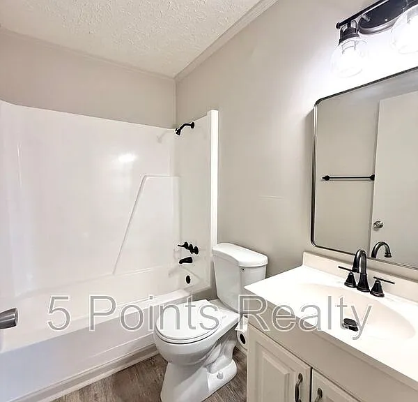 2121 Bracey Cir #B — Photo 10
