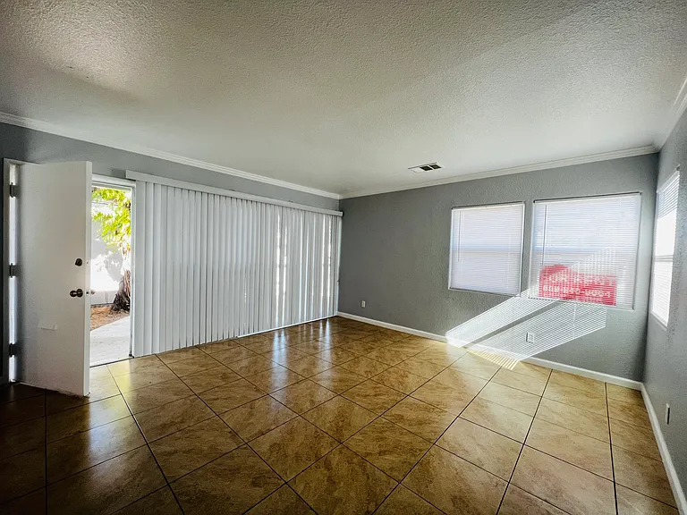401 W Goshen Ave #A — Photo 12
