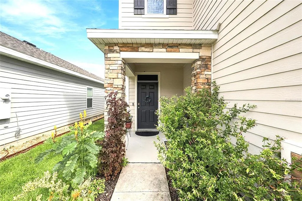 4 bed, 2.5 bath, 2190 sqft, $2,600 — Photo 2