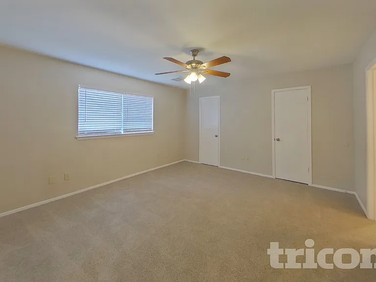 1226 Meadow Creek Dr — Photo 9